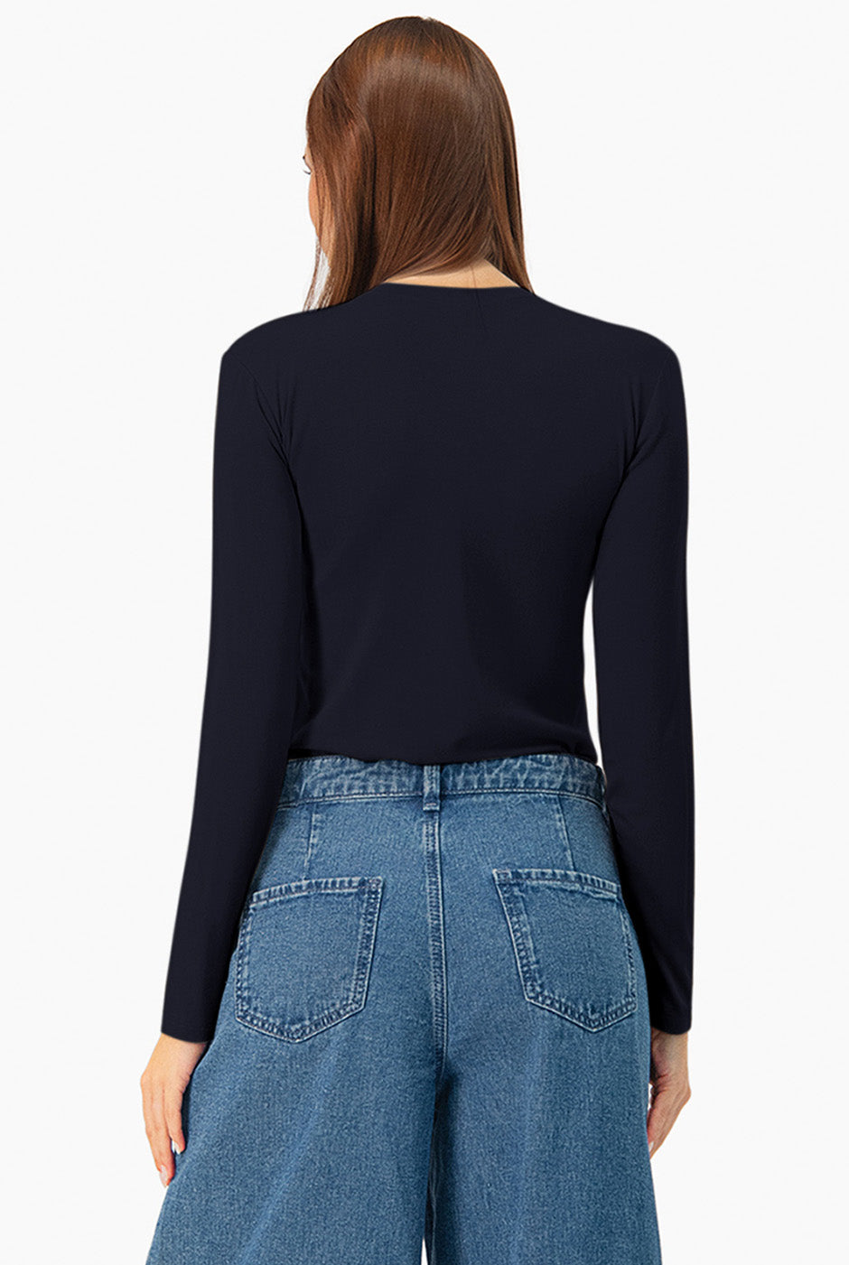 Playera básica azul marino de manga larga y cuello redondo