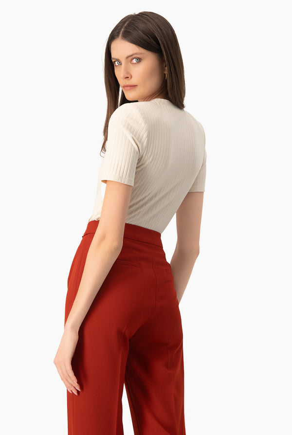 Blusa beige cuello redondo