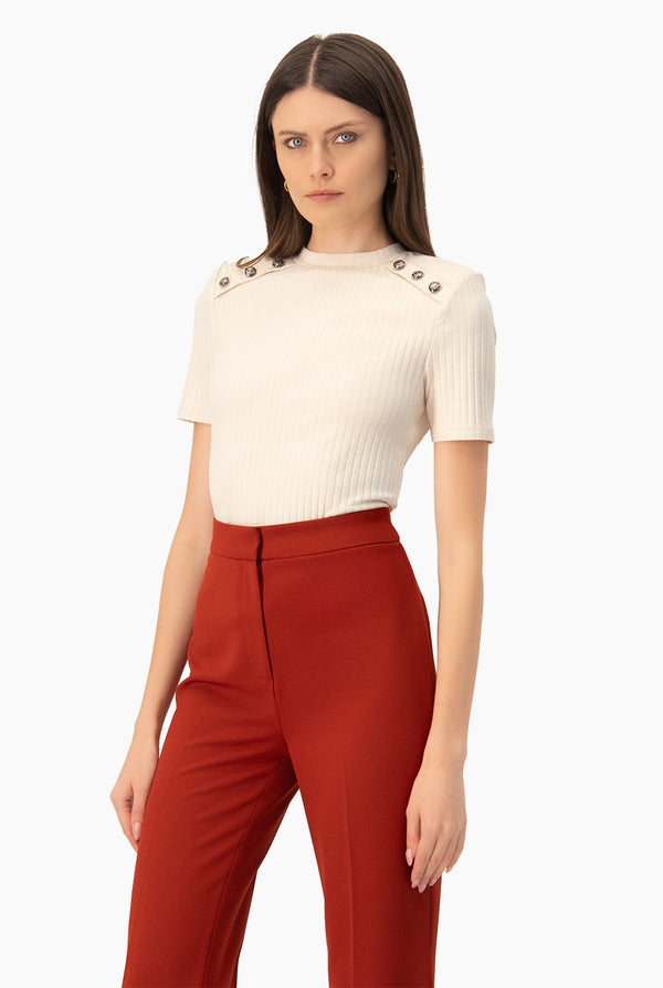 Blusa beige cuello redondo