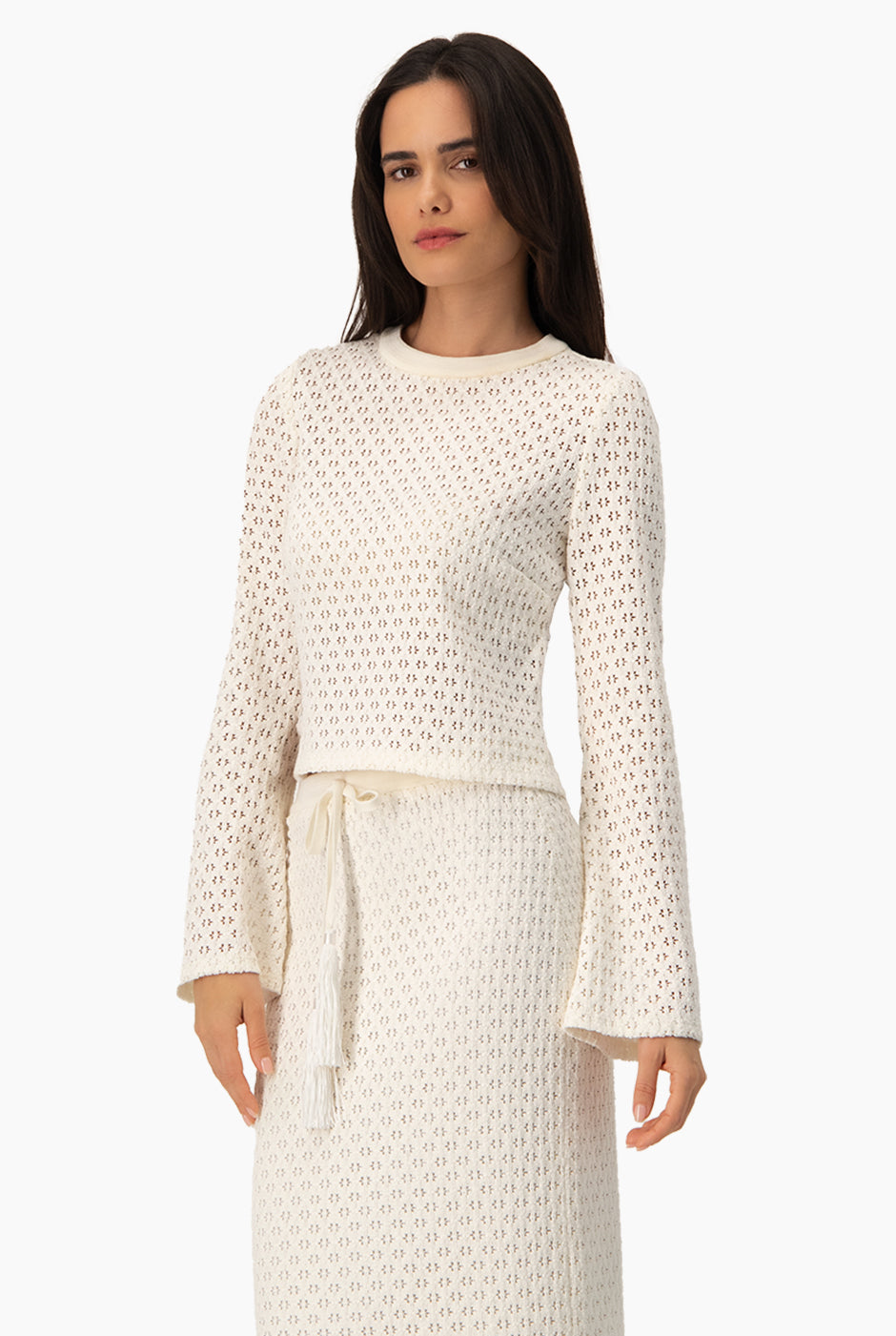 Blusa natural tejida de manga larga con diseño calado