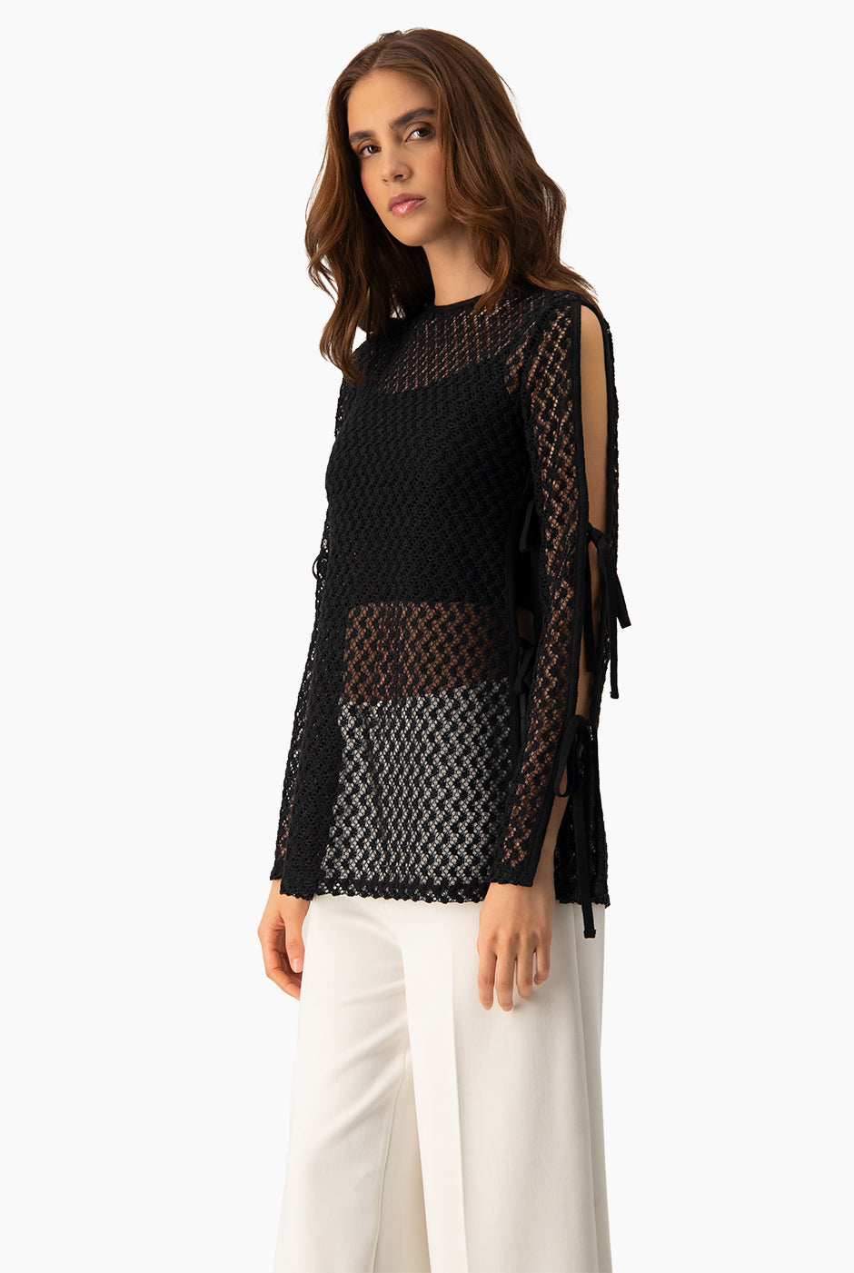 Blusón negro tejido con amarres y encaje elegante