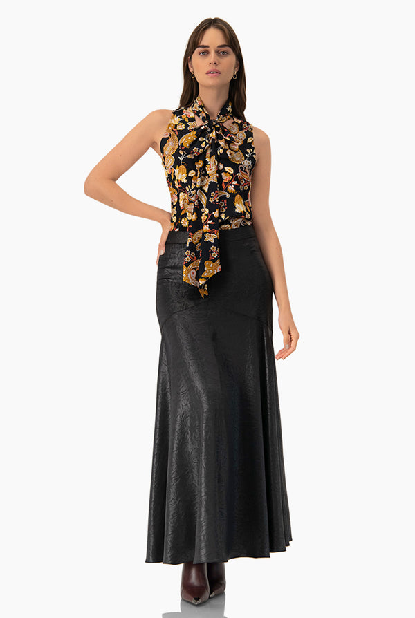 Blusa con cintas en cuello