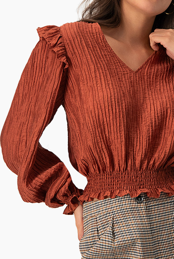 Blusa con smock y escote en V