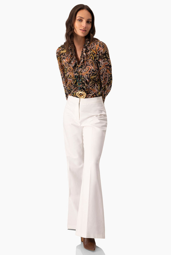 Blusa con escote en V y volantes