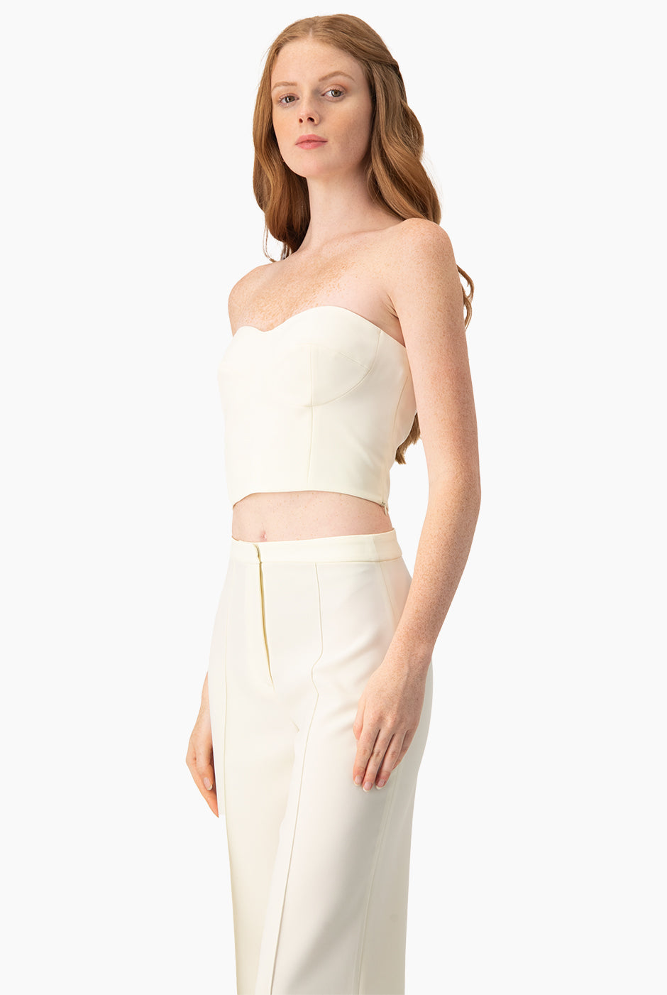 Top bustier liso natural con escote corazón