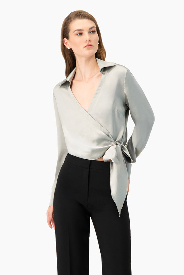 Blusa cruzada de manga larga