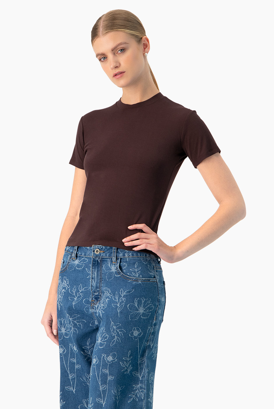 Playera básica café lisa de manga corta, estilo casual