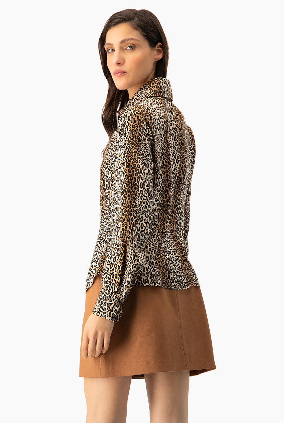 Blusa camisera larga con estampado de leopardo en color café