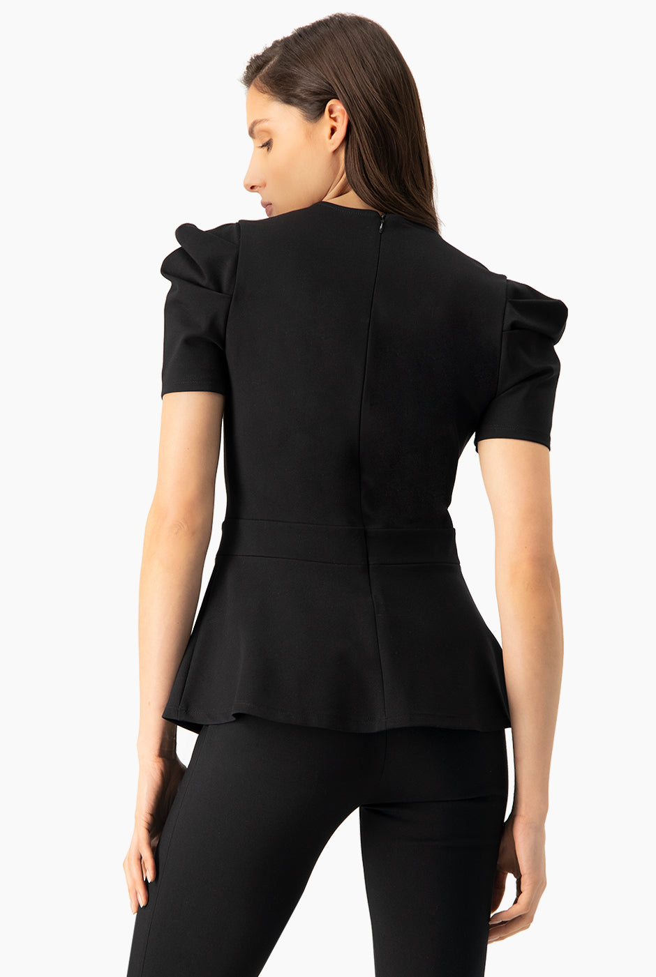 Blusa negra peplum de manga corta y cuello redondo