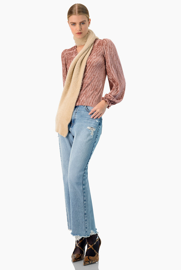 Blusa plisada de escote en V