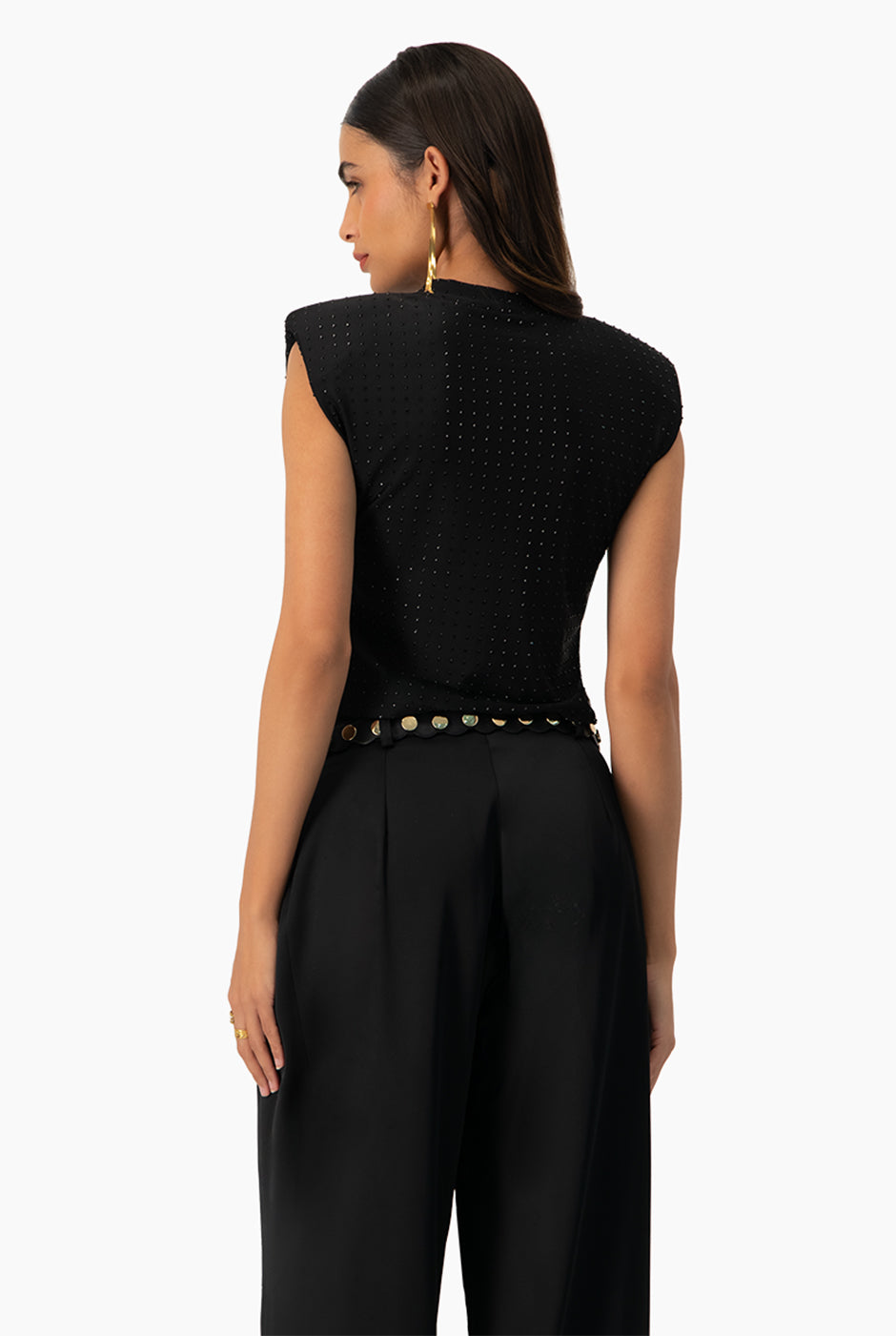 Blusa corta negra de hombro caído con puntos brillantes