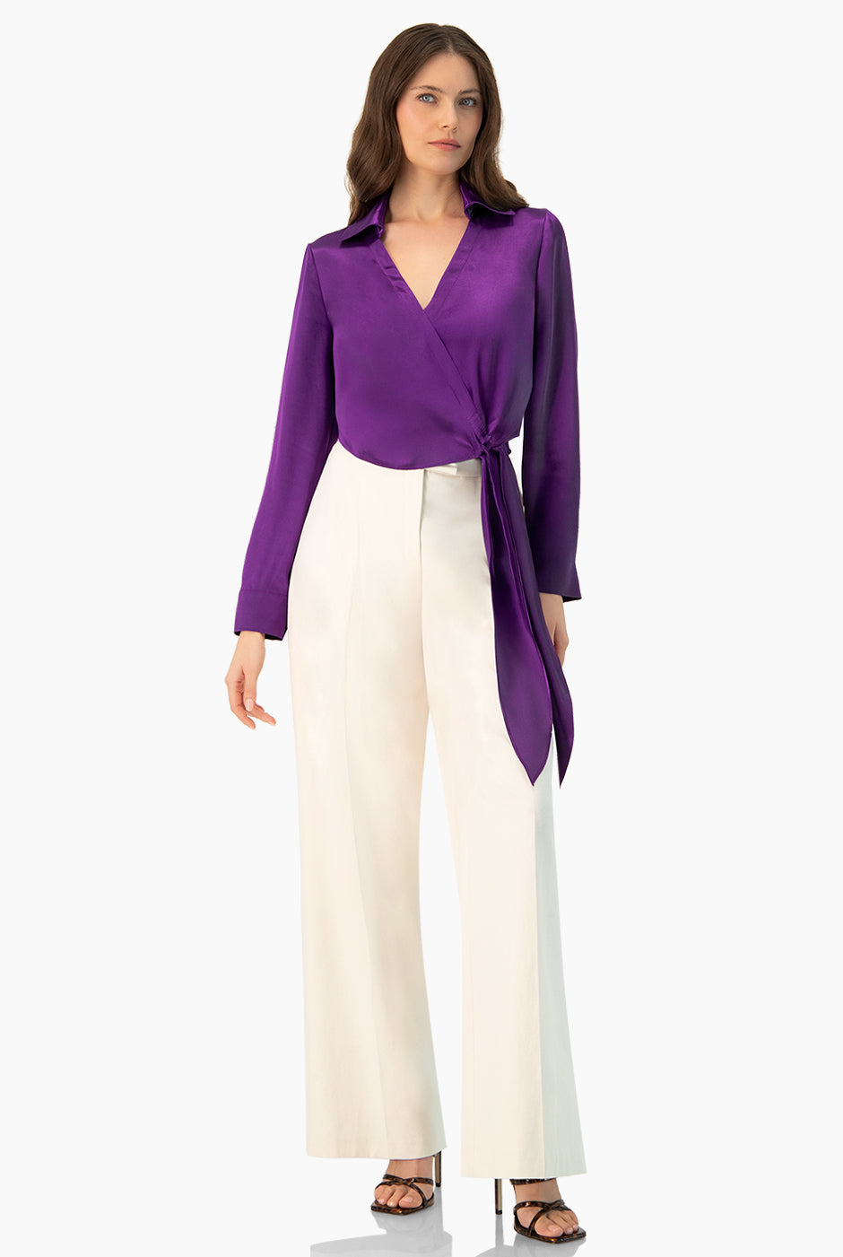 Blusa morada cruzada con amarre y mangas largas