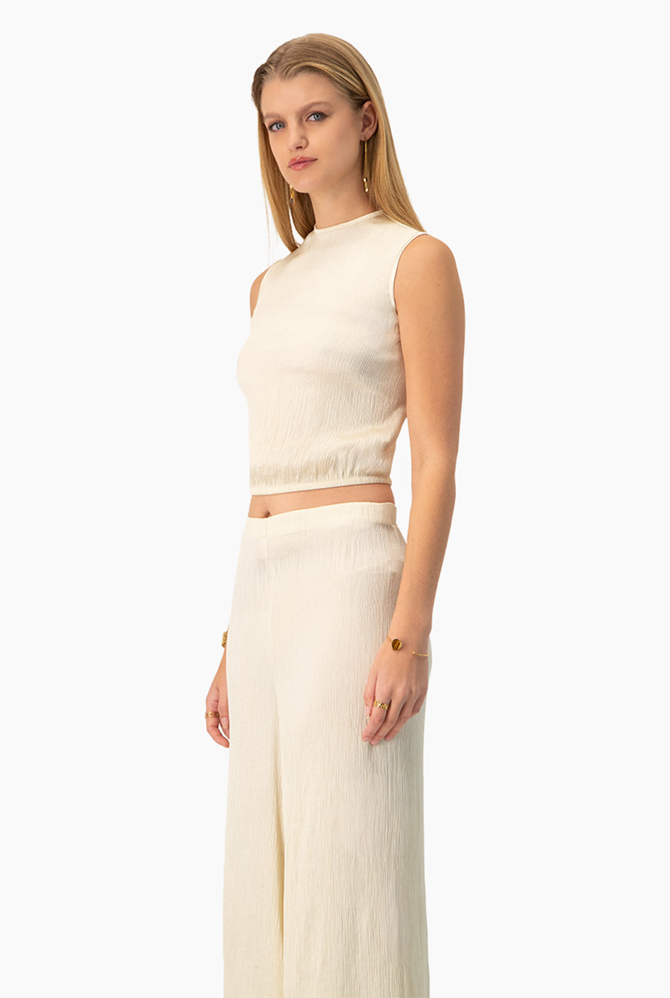Blusa marfil sin mangas de corte recto