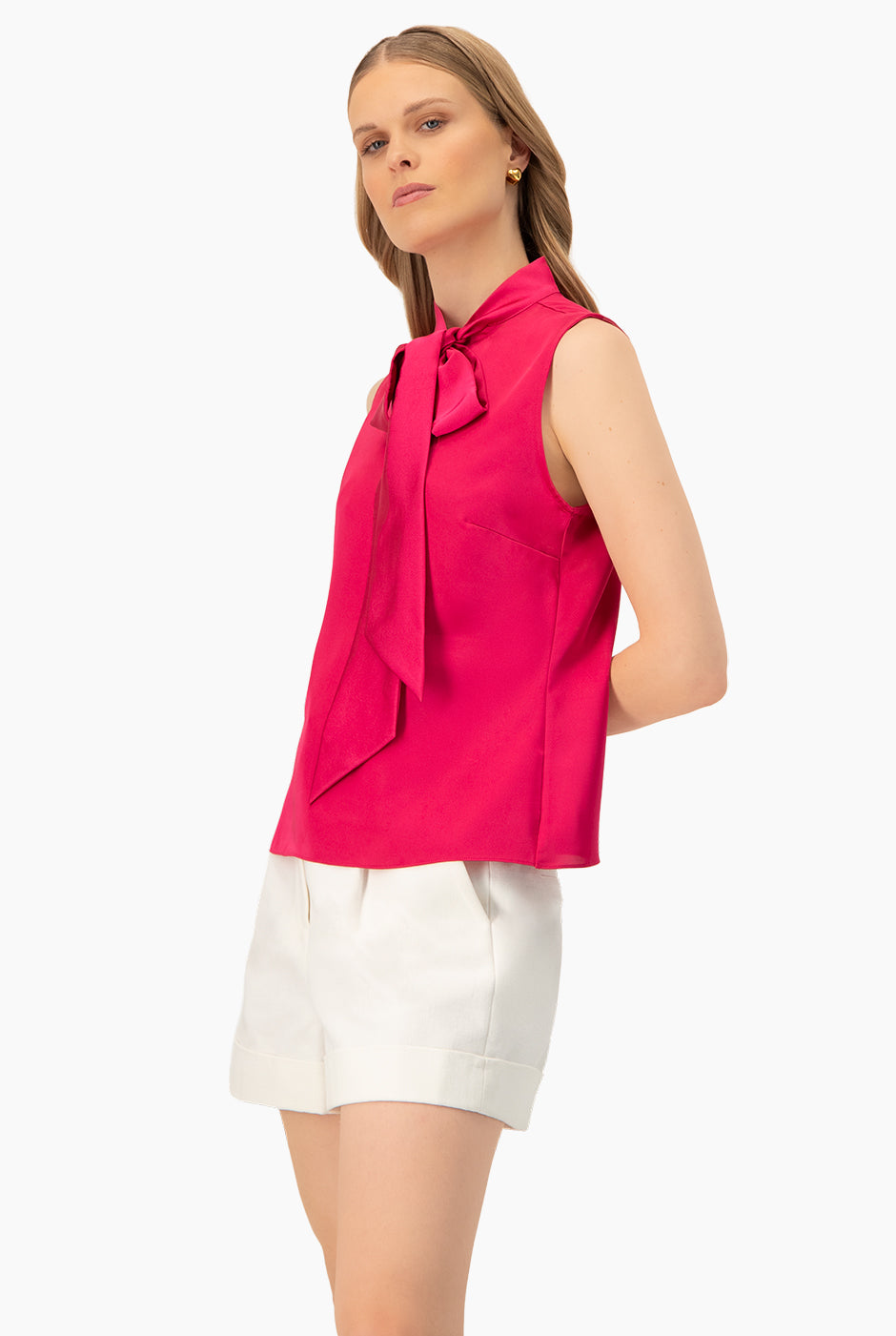Blusa fucsia sin mangas con cuello lazo de Ivonne