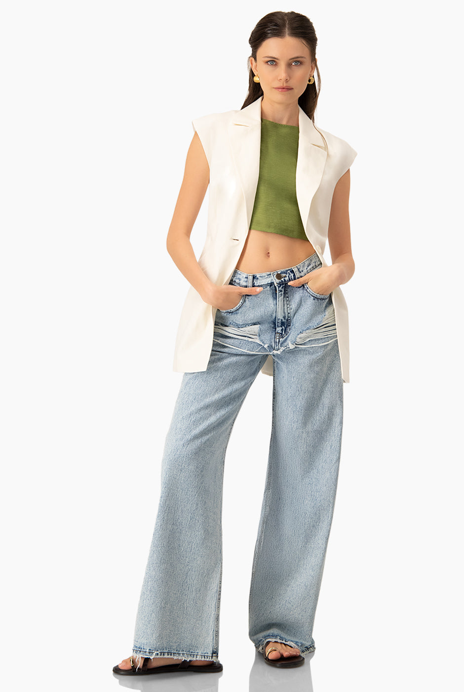 Blusa corta verde sin mangas con cuello redondo
