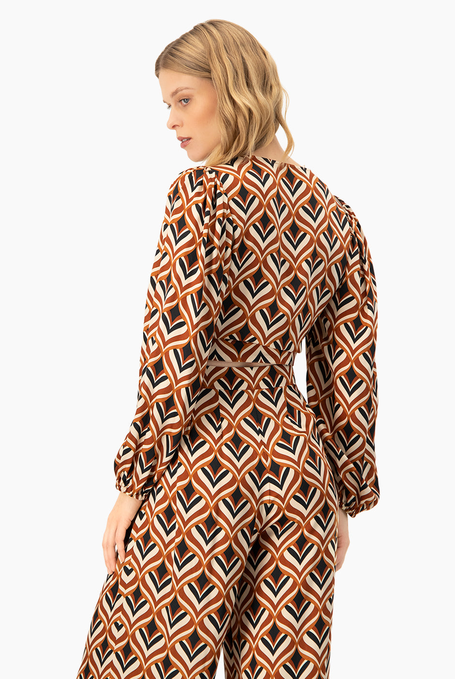 Blusa multicolor con escote en V y amarre, manga larga