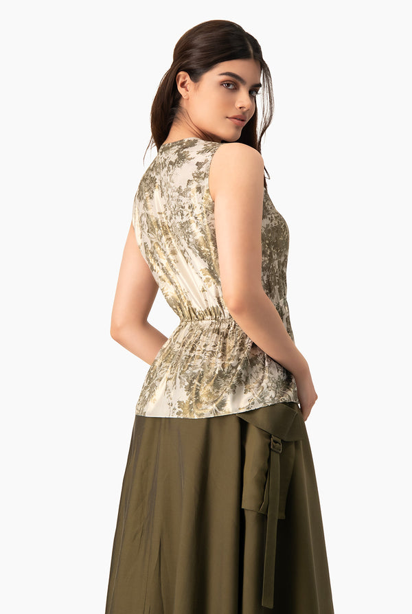 Blusa estampada y escote en V