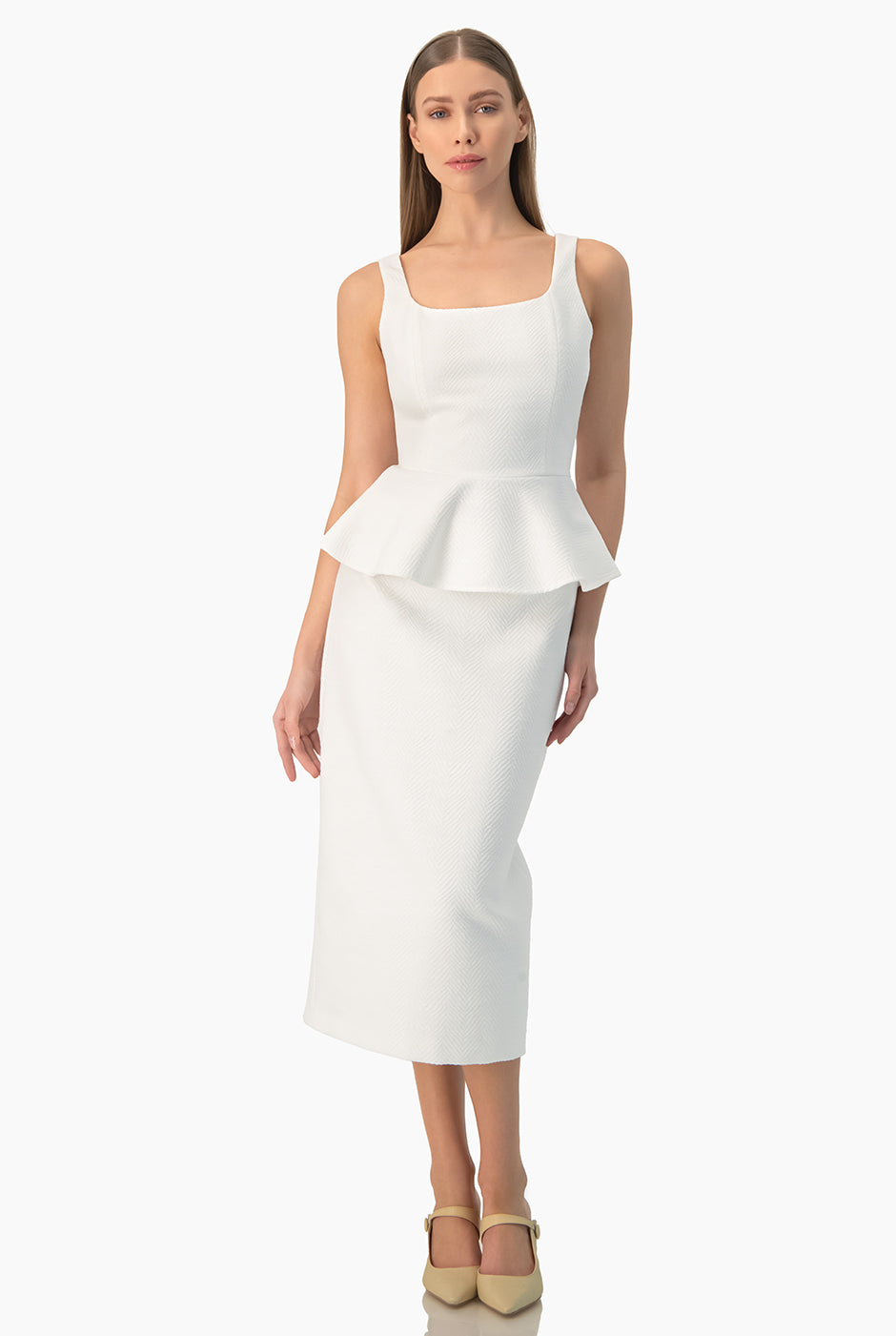 Blusa peplum blanca sin mangas con escote cuadrado y olán