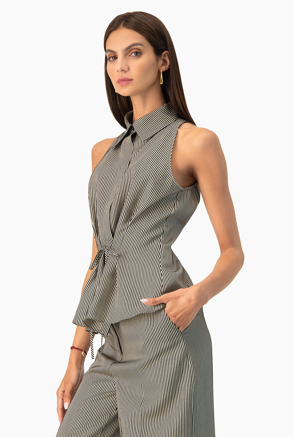 Blusa Ivonne rayada negra con cinta y cuello camisero
