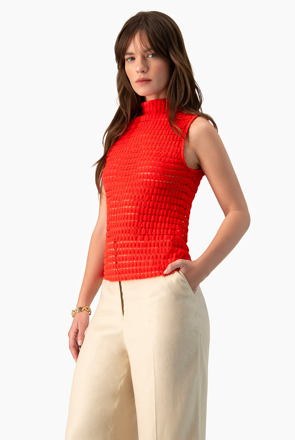 Blusa Ivonne tejida roja sin mangas y cuello alto