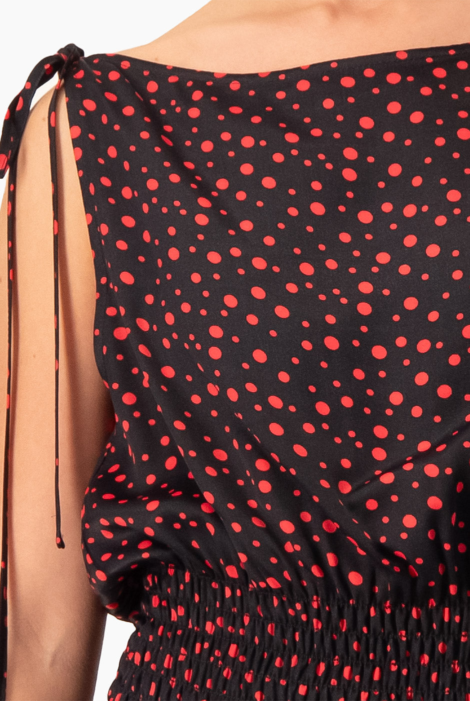 Blusa Ivonne negra con estampado de lunares y lazos en hombros