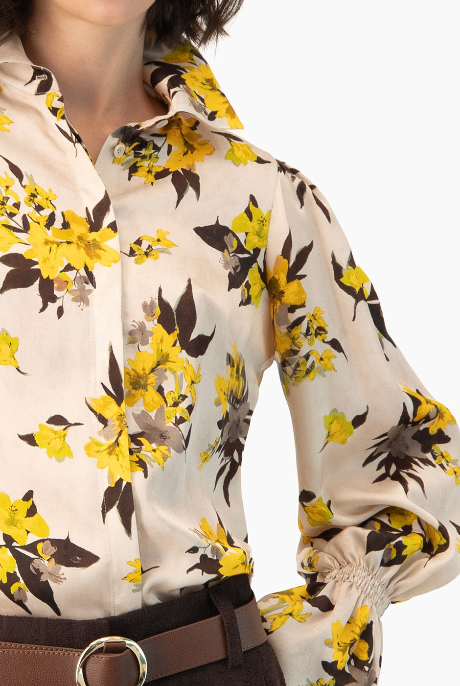 Blusa camisera Ivonne con estampado floral y volantes en puño