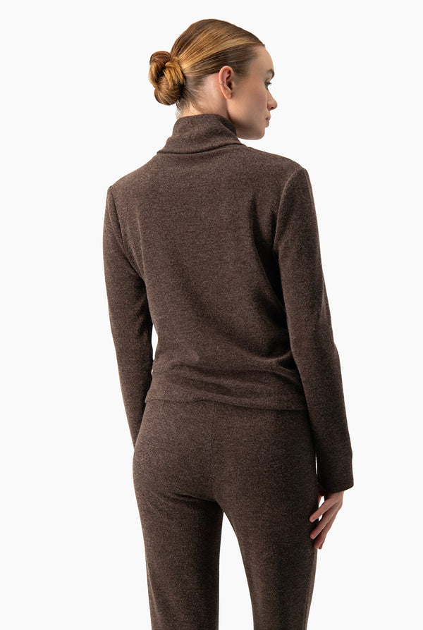 Blusa Ivonne cafe cuello tortuga