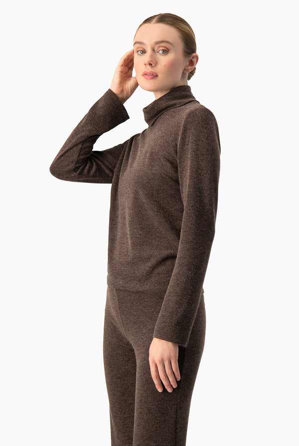 Blusa Ivonne cafe cuello tortuga