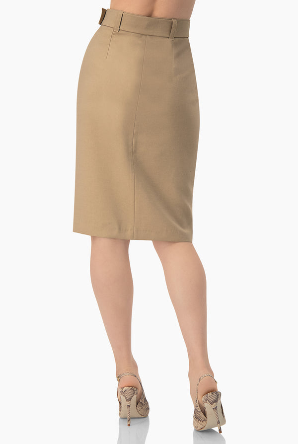 Falda lisa con cinturon y botones