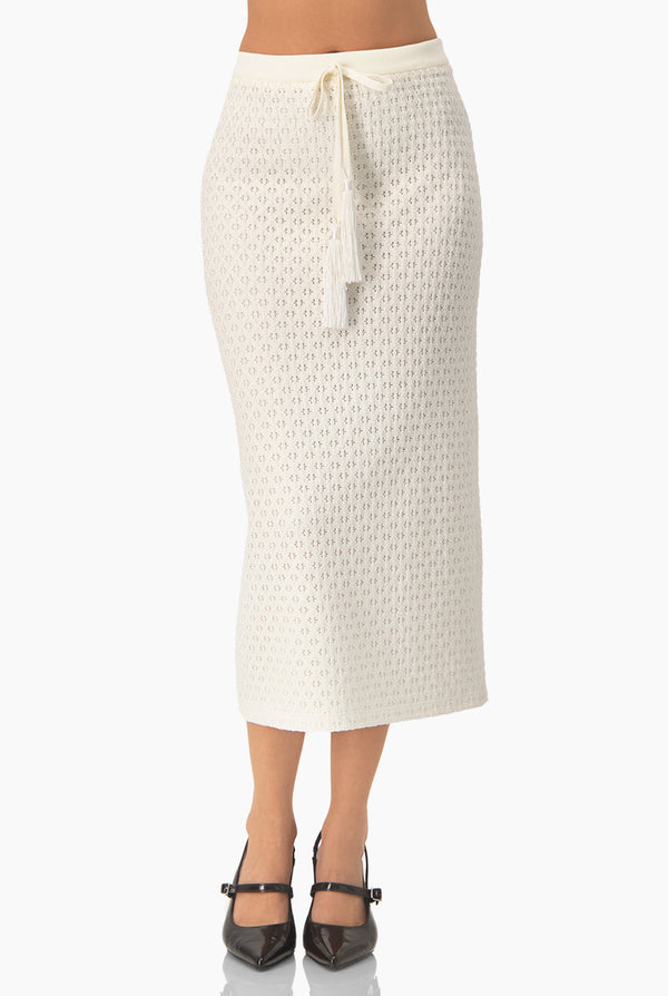 Falda midi y abertura trasera