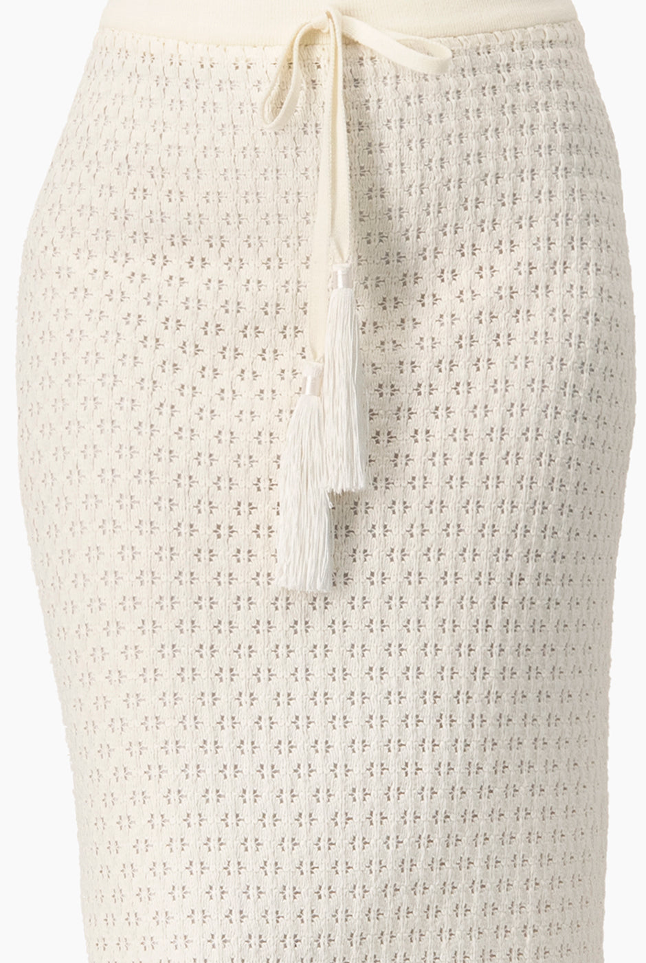 Falda midi tejida natural con cinturón y abertura trasera