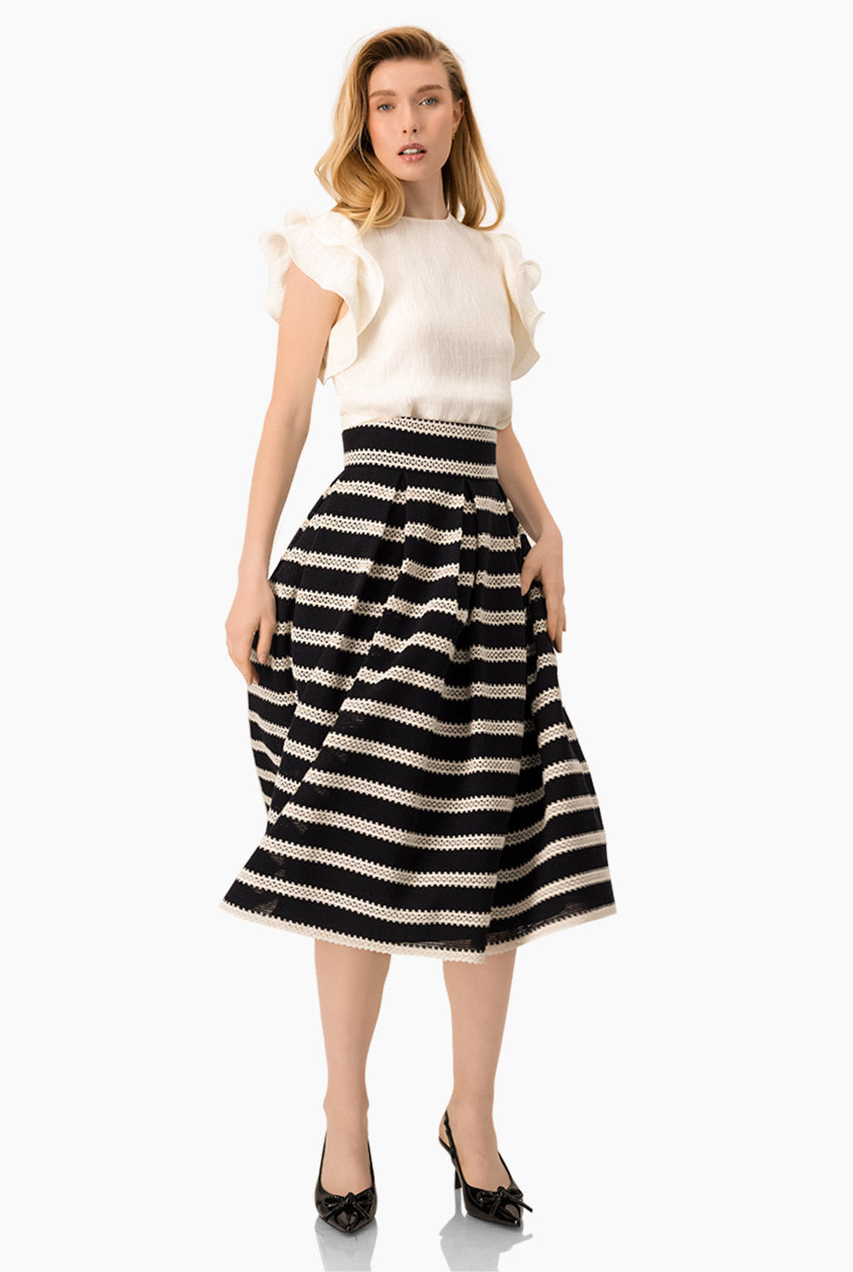 Falda midi negra tejida con plisados y rayas horizontales