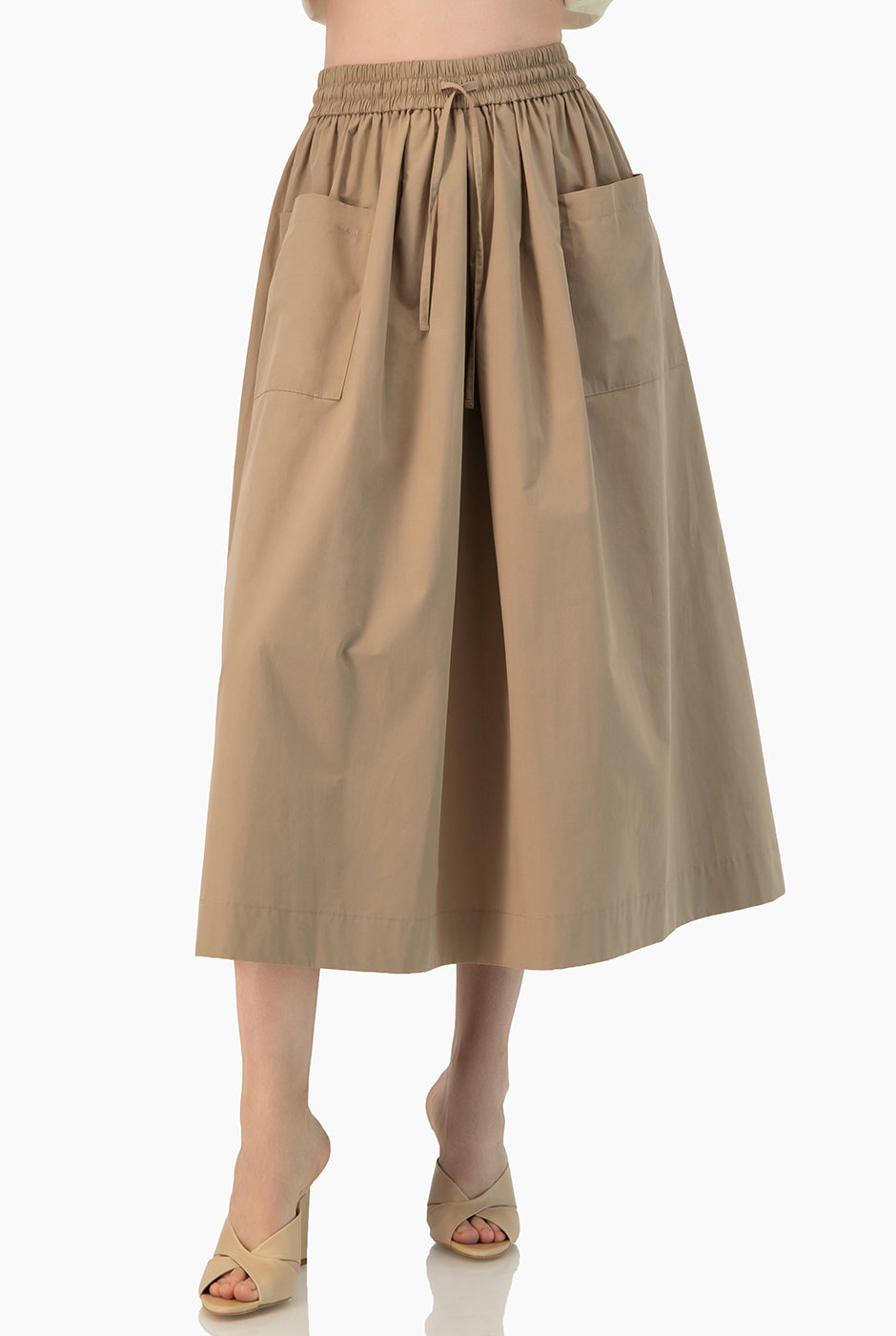 Falda midi khaki con bolsillos y cintura elástica