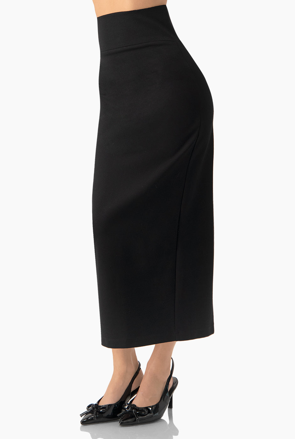 Falda midi negra ajustada con abertura trasera