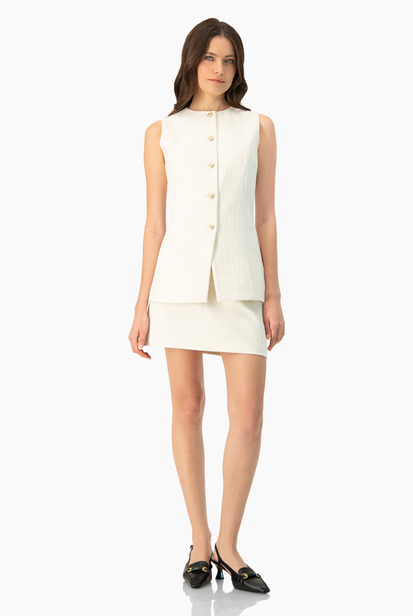 Falda corta con cierre en costado