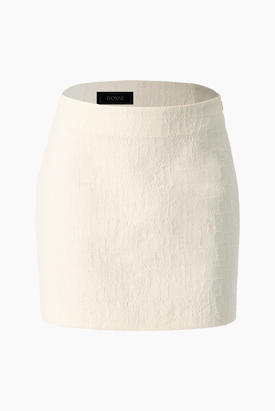 Falda corta marfil con cierre lateral elegante