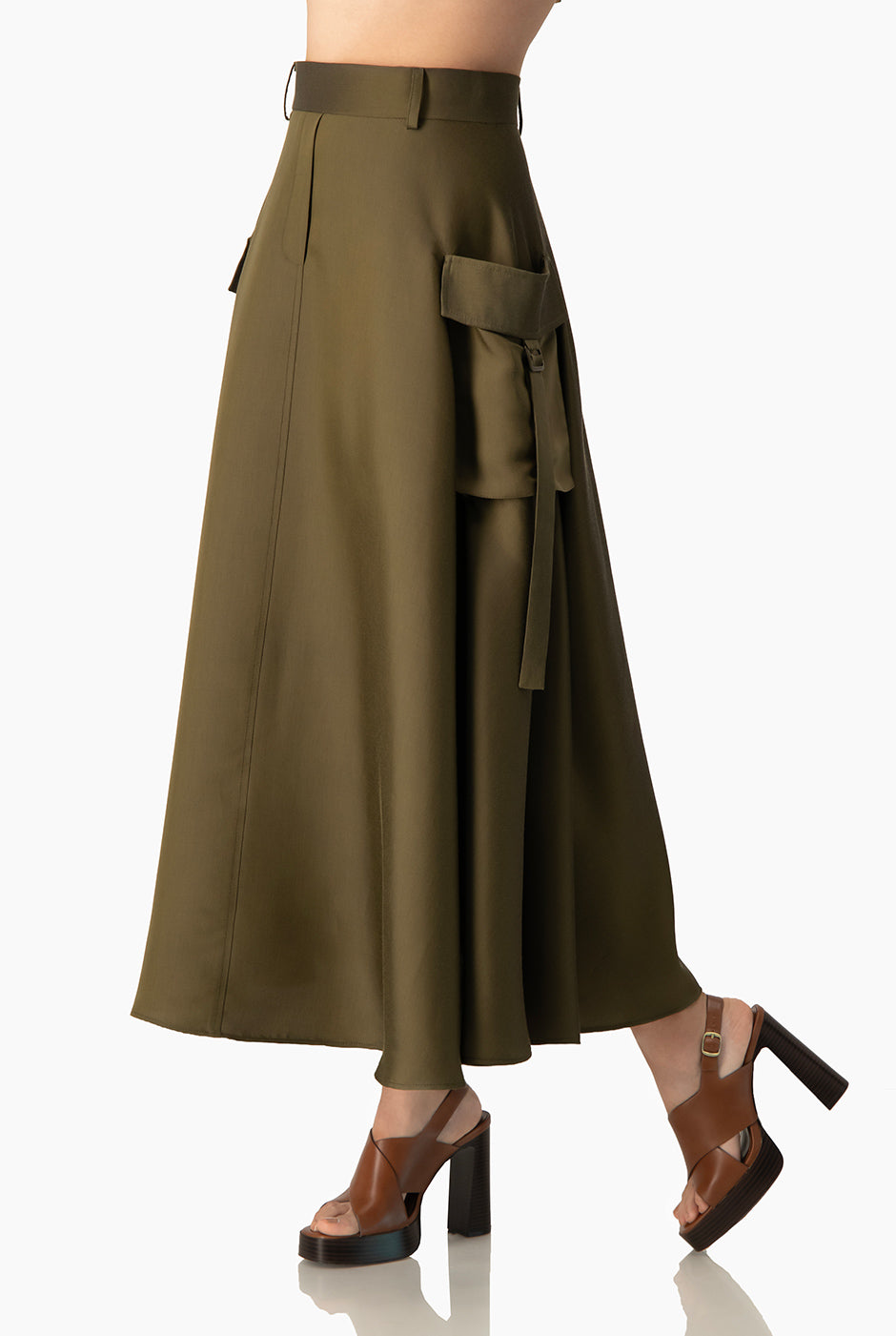Falda larga estilo cargo verde olivo con bolsillos grandes