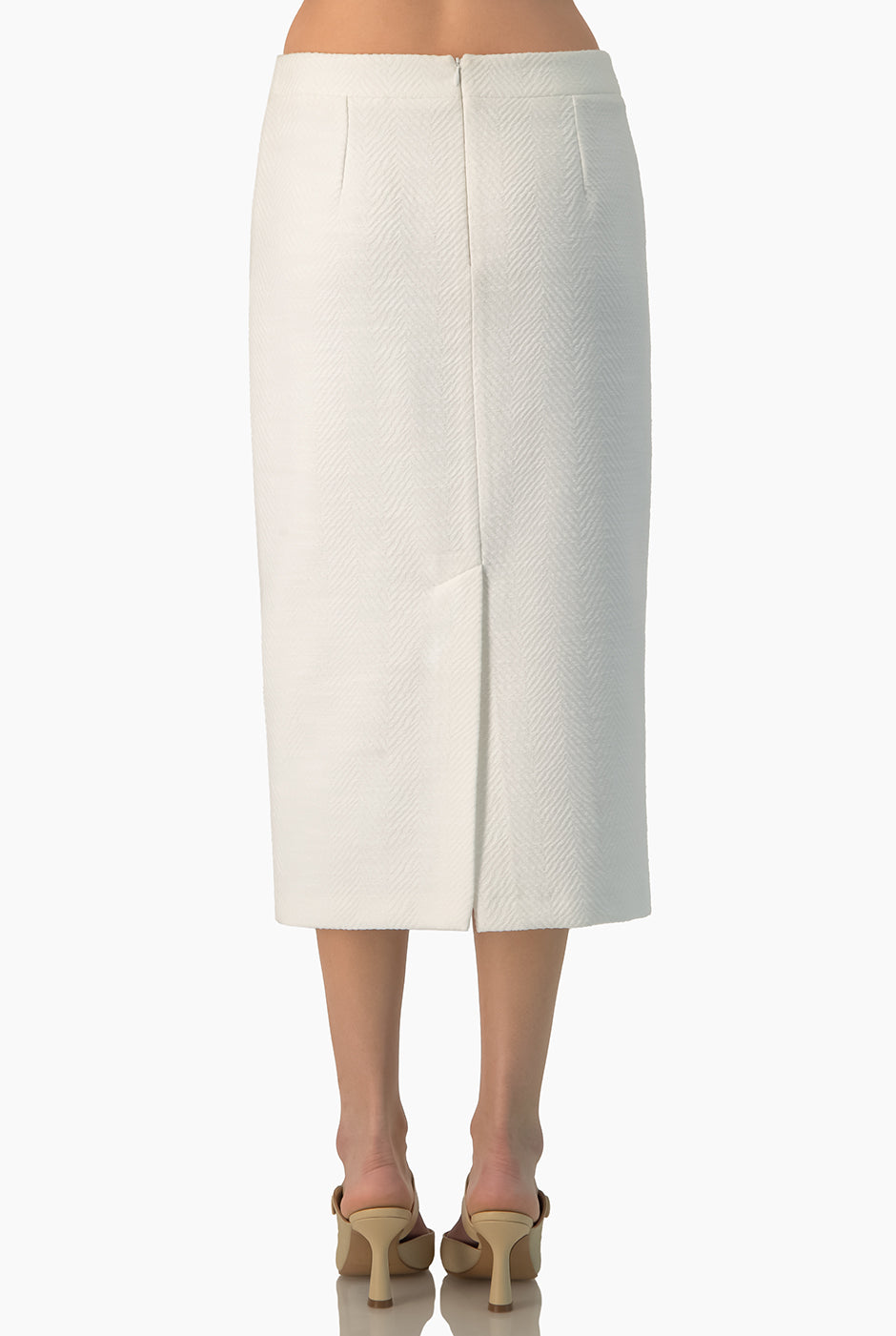 Falda midi blanca con abertura trasera y textura de espiga