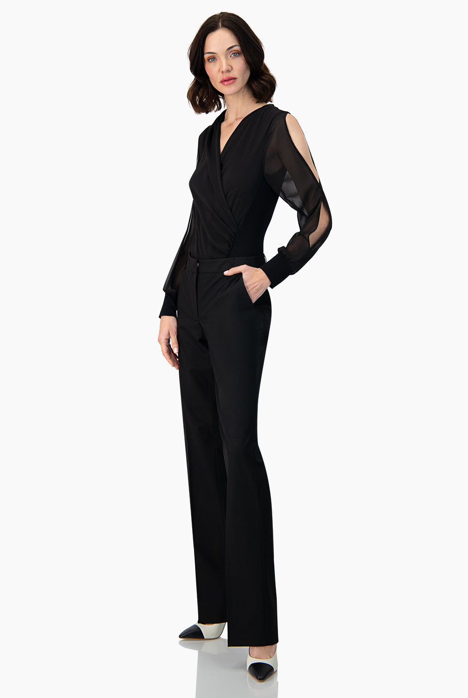 Pantalón recto negro con presillas y bolsillos de Ivonne Basics