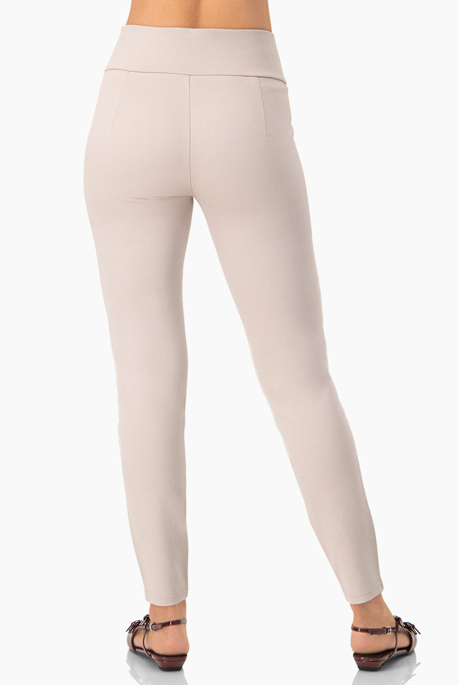 Pantalón Slim Beige con Botones Decorativos