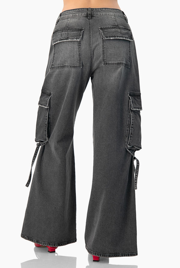 Jeans cargo negro de pierna amplia