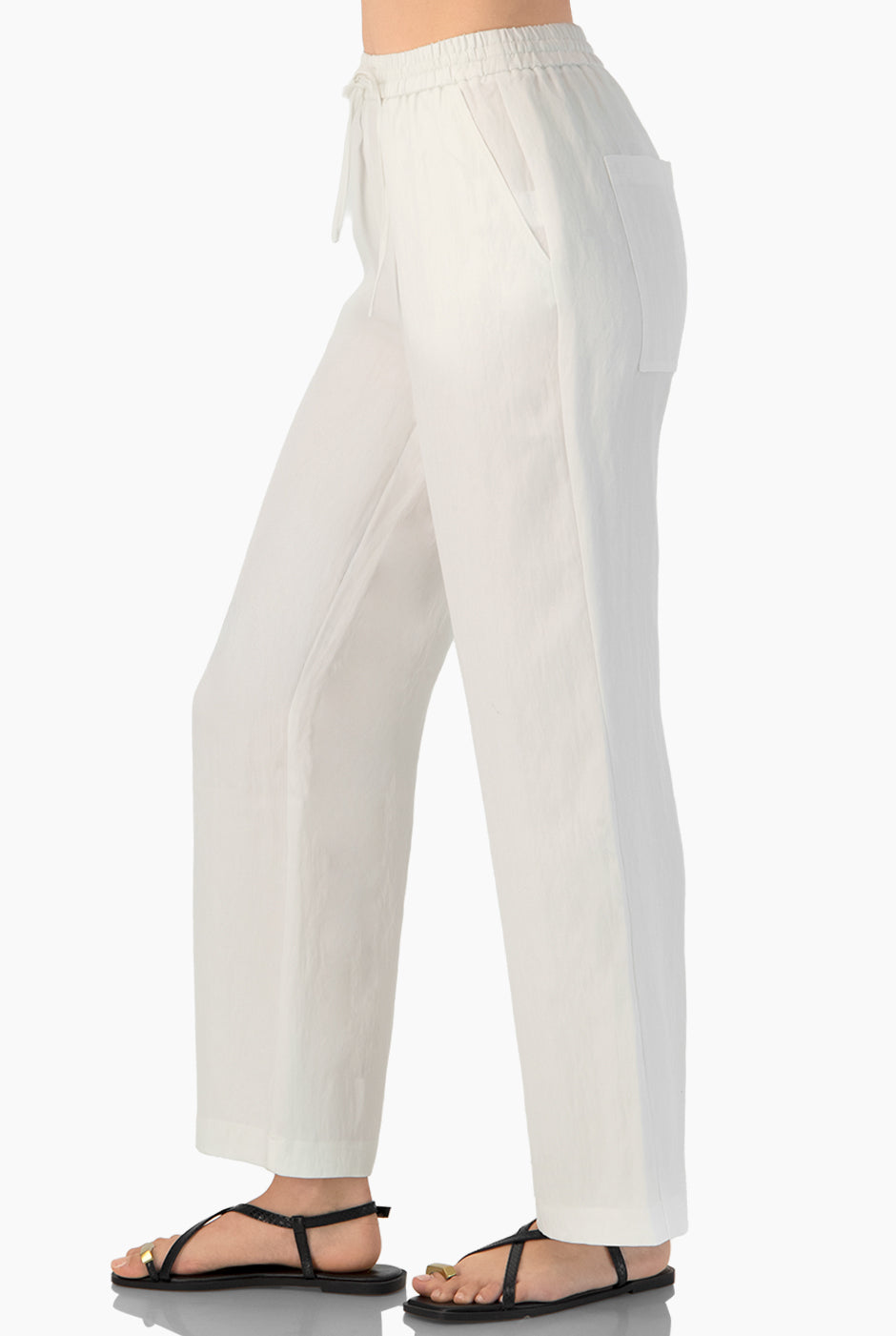 Pantalón cargo blanco con cintura elástica y bolsillos