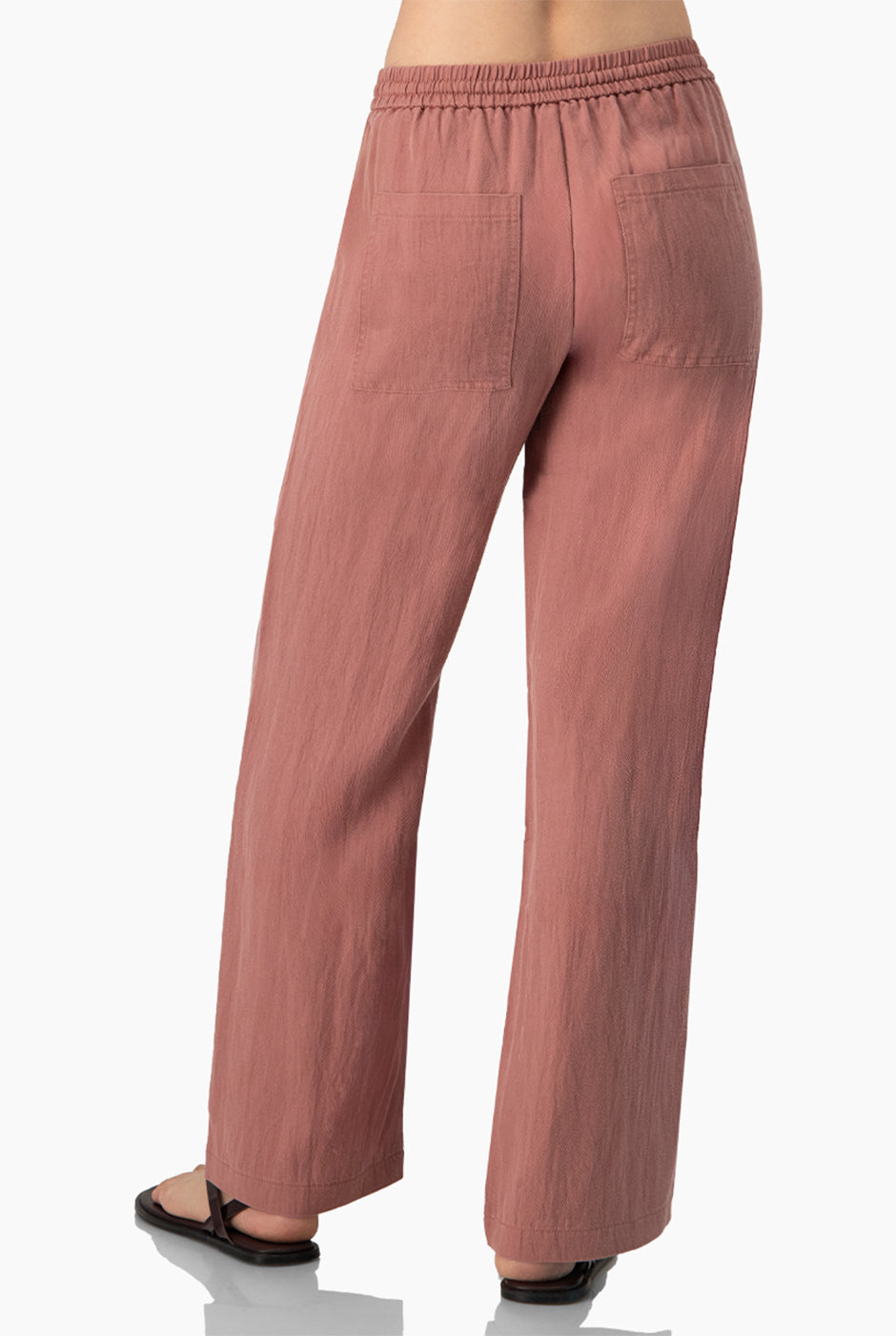 Pantalón cargo rosa con bolsillos y cintura elástica