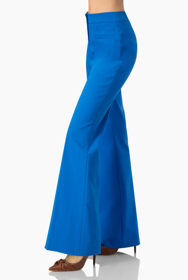 Pantalon liso acampanado azul