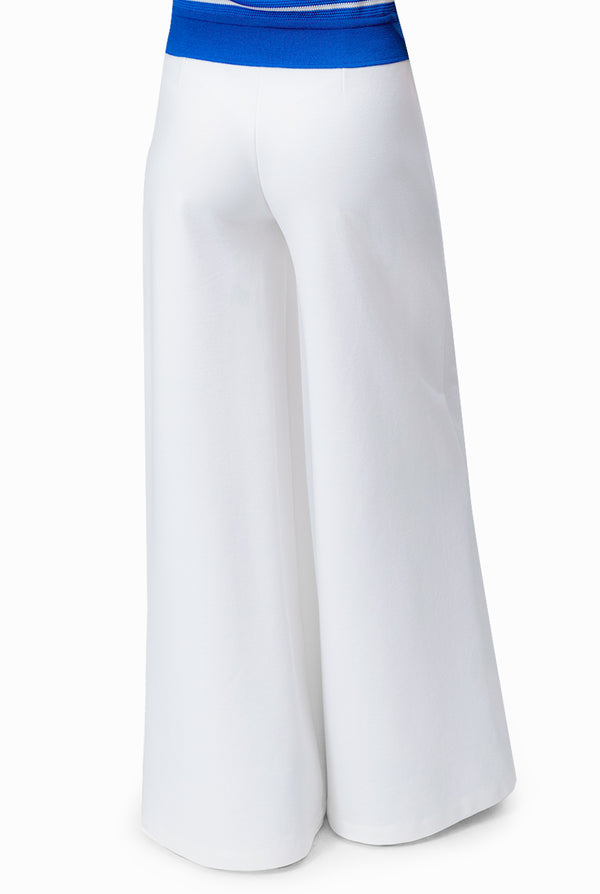 Pantalon liso y pierna amplia