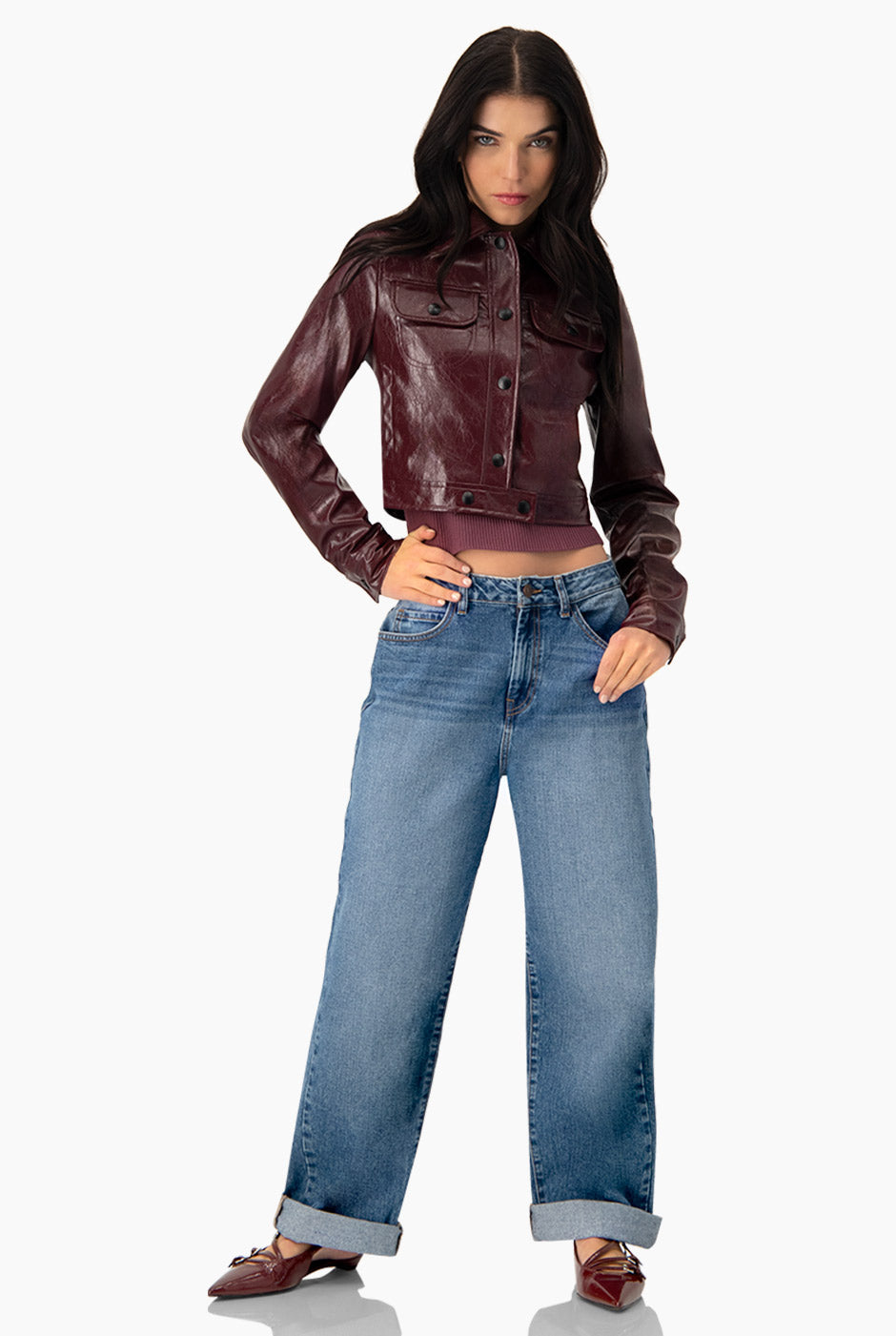 Jeans denim azul de pierna ancha con bolsillos y dobladillo