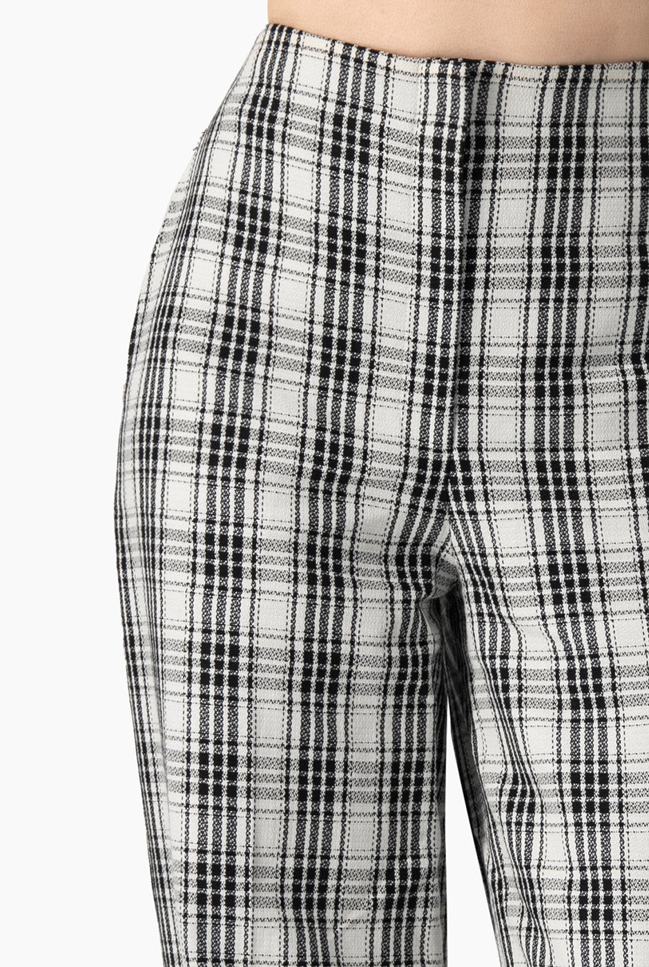 Pantalón amplio negro a cuadros con cierre y broche