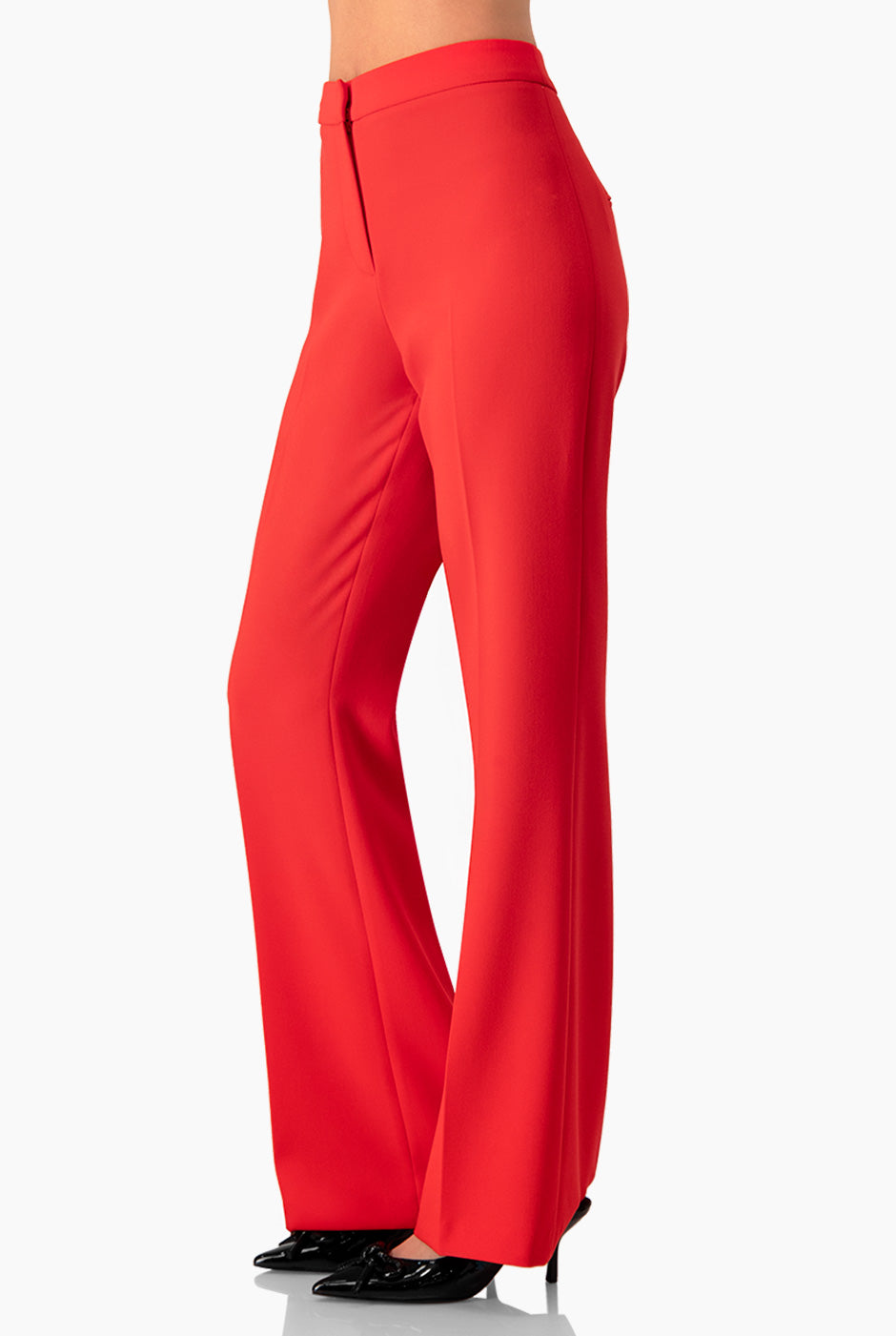 Pantalón rojo semi campana con bolsillos traseros simulados