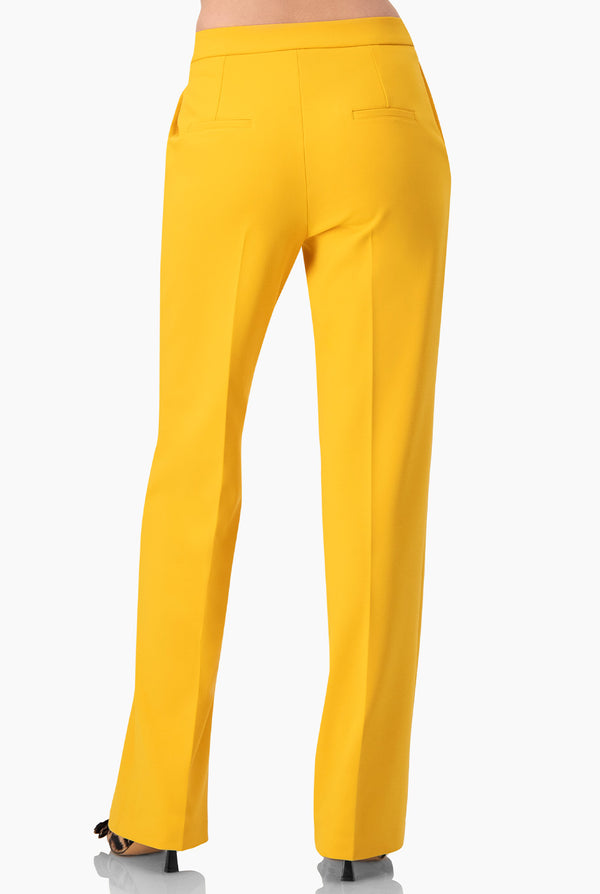 Pantalon sastreado en tono amarillo