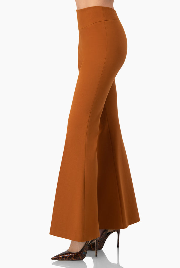 Pantalon campana pretina en V